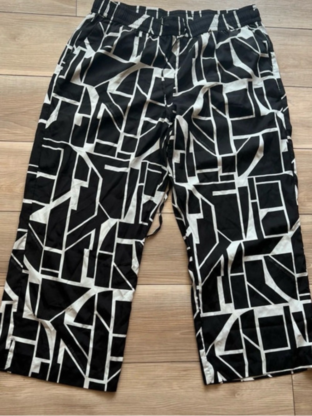 Black & White Geometric Print Pants